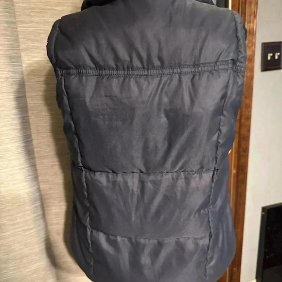 Abercrombie Puffer Vest - Picture 3 of 10
